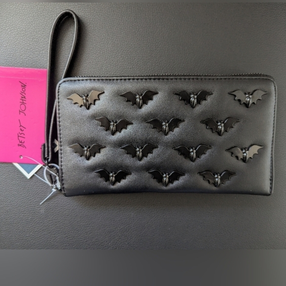 Betsey Johnson Black Bat Wristlet/Clutch - Picture 1 of 3